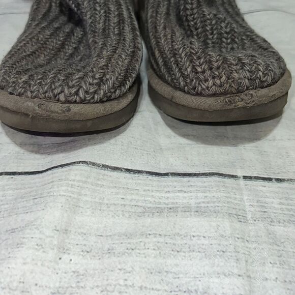 UGG Classic Cardy Gray Crochet Button Boots Sweater sz 2 Girls Kids - Picture 4 of 8